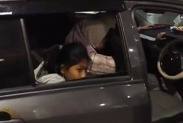 Mobil travel Jakarta-Lampung berisi 12 orang di dalamnya viral di medsos | Foto: @arafika64