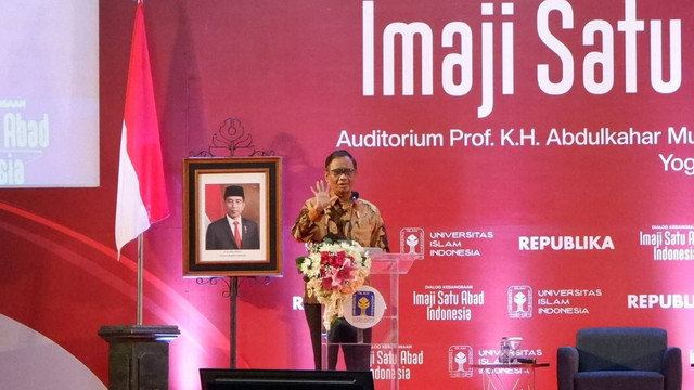 Menteri Koordinator Bidang Politik, Hukum, dan Keamanan (Menko Polhukam) Mahfud MD saat di Universitas Islam Indonesia (UII), di DI Yogyakarta, Selasa (26/7/2022). Foto: Arfiansyah Panji Purnandaru/kumparan