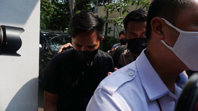 Bharada E tiba di Komnas HAM Jakarta, Senin (26/7/2022). Foto: Jamal Ramadhan/kumparan