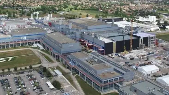 Ilustrasi pabrik semikonduktor. Foto: Rideapart