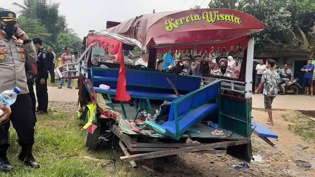 Odong-odong di Serang tertabrak kereta api. Foto: Dok. Istimewa