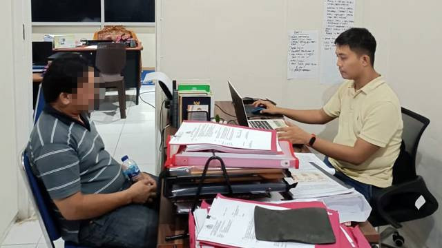 Sopir taksi online yang viral melakukan pelecehan terhadap penumpang perempuan diperiksa tim penyidik Polda Sulawesi Utara.