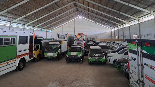 Bareskrim sita puluhan kendaraan operasional ACT di Gudang Wakaf Distribution Center (WDC), Global Wakaf Corpora, Bogor, Jawa Barat. Foto: Dok. Istimewa