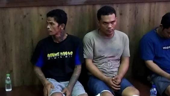 Sugiono alias Babi (kiri) eksekutor penembak istri TNI di Semarang, Rabu (27/7/2022). Foto: Intan Alliva Khansa/kumparan