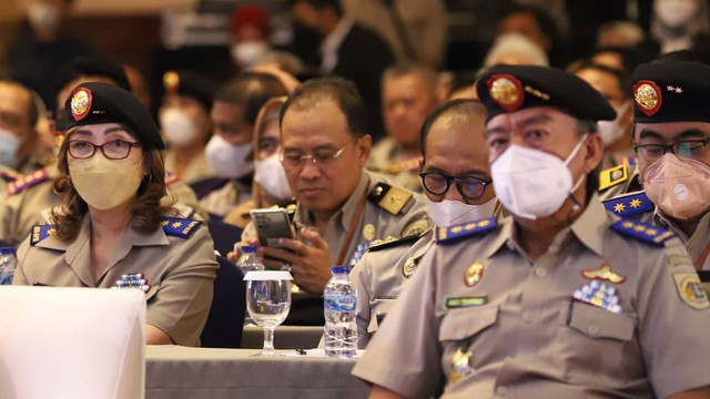 Jajaran Kementerian ATR/BPN diberi atribut baru berupa baret, tongkat komando, hingga tanda pangkat. Foto: Instagram/@kementerian.atrbpn