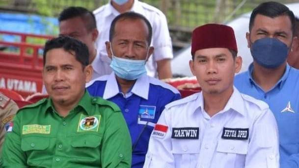 Ketua DPRD Donggala, Takwin (kanan). Foto: Istimewa