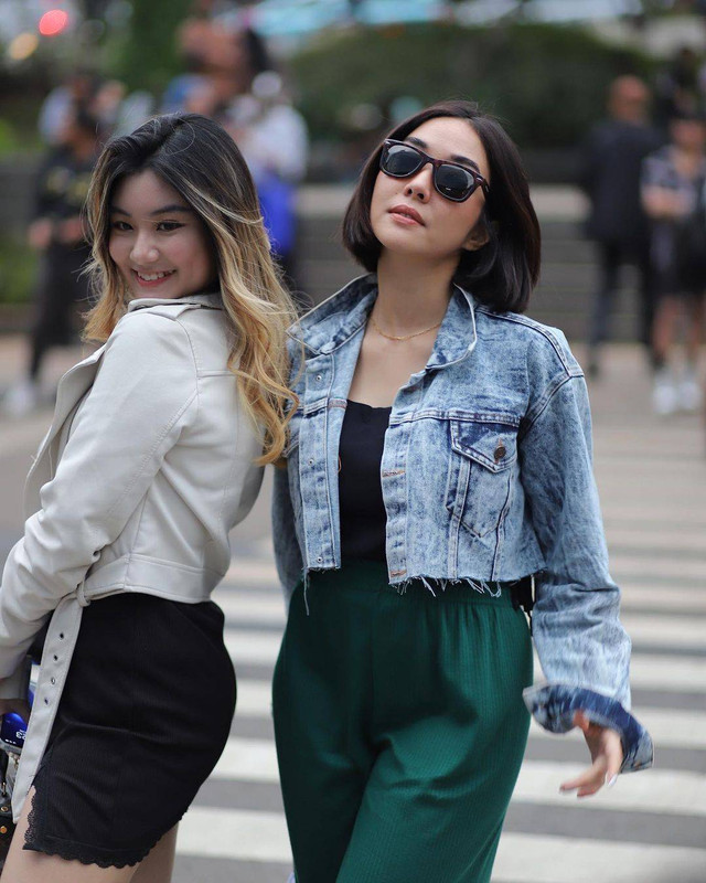 Gisella Anastasia dan Shannon Wong saat ke Citayam Fashion Week. Foto: Instagram/@gisel_la