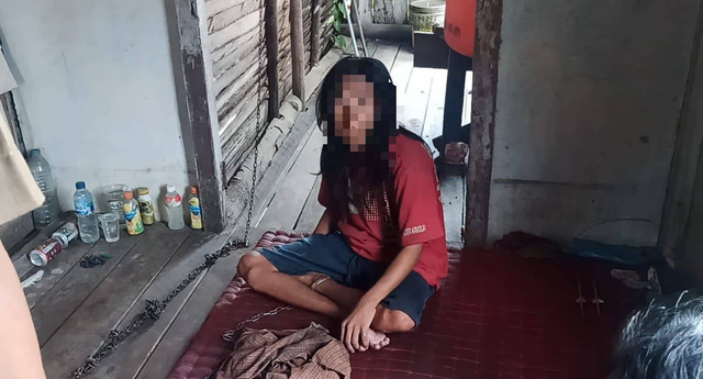 Mur, pria asal Sungai Piyuh yang hidup dengan kaki dirantai. Foto: M.Zain/Hi!Pontianak