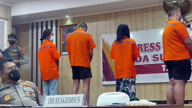 Pelaku Skimming di Bank SulutGo yang berhasil ditangkap Polda Sulawesi Utara.