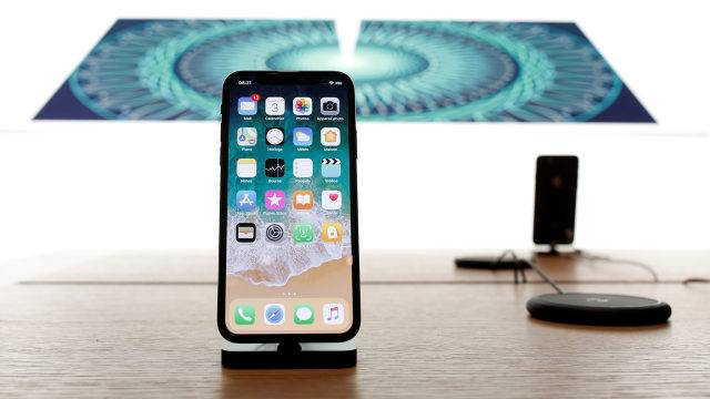 Ponsel Apple iPhone X. (Foto: Benoit Tessier/Reuters)