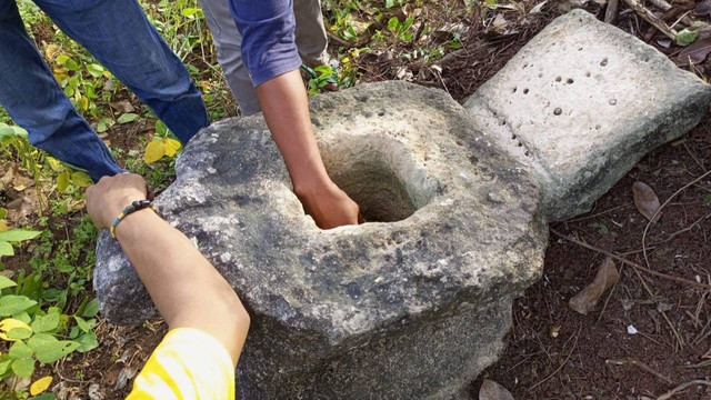 Benda purbakala yang ditemukan oleh warga di lahan pertanian Gunungkidul. Foto: Erfanto/Tugu Jogja