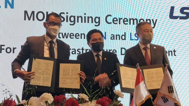 PLN gandeng LS Corporation untuk kembangkan kabel bawah tanah dan laut di Indonesia. Penandatanganan dilakukan di Korea Selatan, Kamis (28/7/2022). Foto: PLN