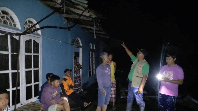 Kondisi rumah warga di Serdang Bedagai pasca angin puting beliung, Kamis (28/7/2022). Foto: Dok. BNPB