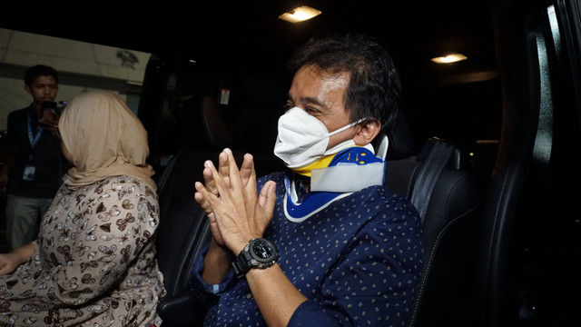 Roy Suryo usai diperiksa di Polda Metro Jaya, Jakarta, Kamis (28/7/2022). Foto: Jamal Ramadhan/kumparan