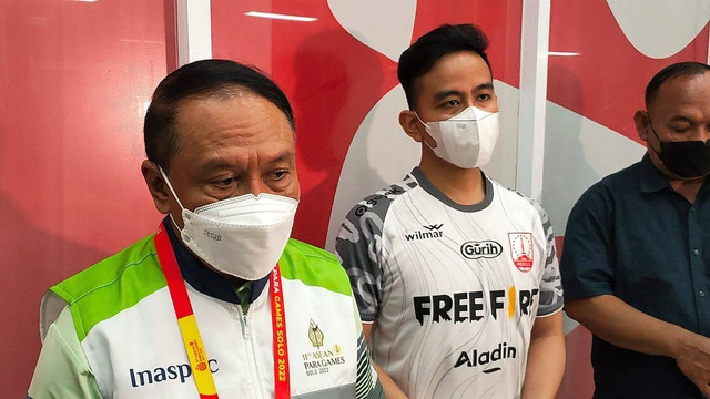 Menpora Zainudin Amali dan Ketua INASPOC, Gibran Rakabuming Raka, usai geladi seremoni pembukaan ASEAN Para Games 2022 di Stadion Manahan Solo, Kamis (28/07/2022) malam. FOTO: Agung Santoso