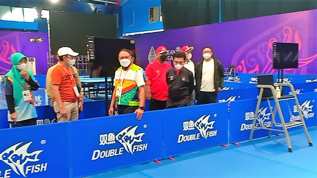 Menpora Zainudin Amali meninjau venue para tenis meja di Solo Technopark (STP), Jumat (29/07/2022). FOTO: Agung Santoso