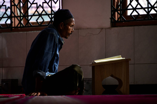 Ilustrasi metode menghafal Al-Quran. Foto: Chaideer Mahyuddin/AFP