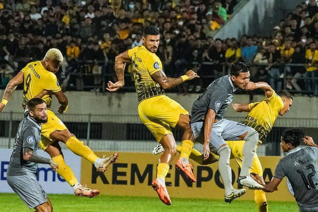 Barito Putera melawan Borneo FC saat pertandingan BRI Liga 1.
 Foto: Instagram/@psbaritoputeraofficial