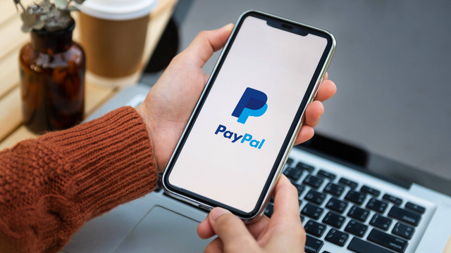 Ilustrasi Paypal. Foto: mrmohock/Shutterstock