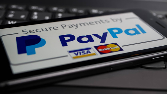 Ilustrasi Paypal. Foto: Ralf Liebhold/Shutterstock
