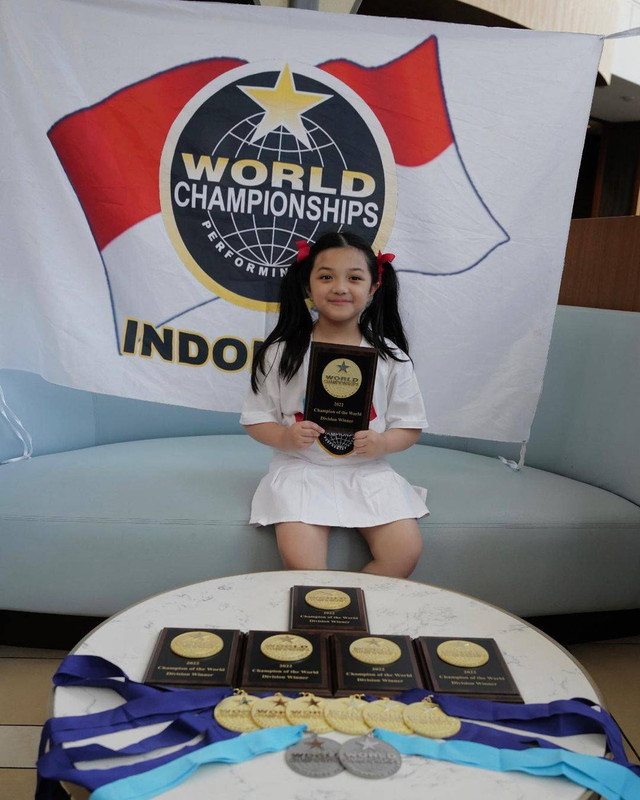 Arsy Hermansyah raih 14 penghargaan di WCOPA. Foto: Instagram/@ashanty_ash