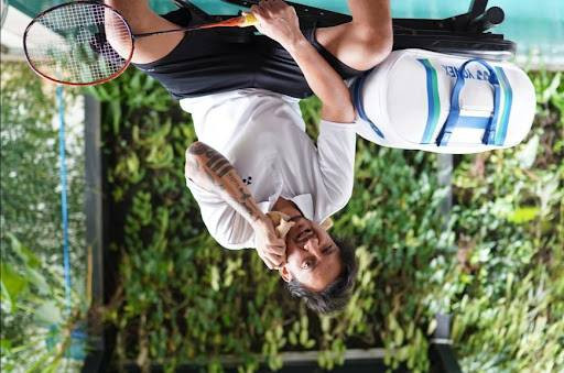 Vincent Rompies mengunggah foto “jungkir balik” di akun Instagramnya. Foto: Instagram/@vincentrompies