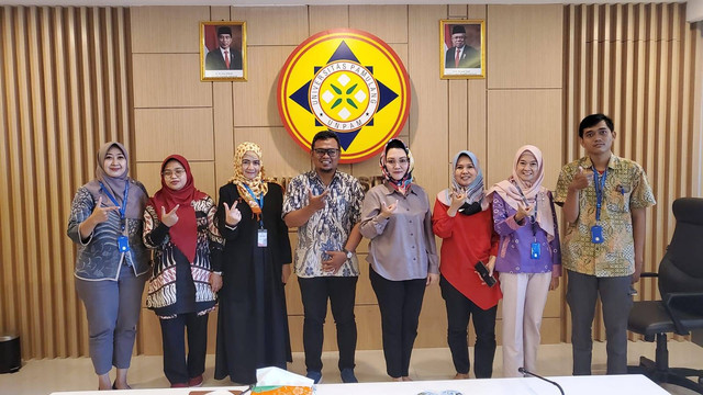 Foto : Foto bersama Tim OK OCE bersama Tim Universitas Pamulang
