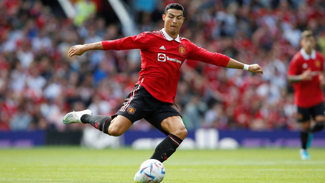 Pemain Manchester United Cristiano Ronaldo beraksi saat hadapi Rayo Vallecano di Stadion Old Trafford, Manchester, Inggris, Minggu (31/7/2022). Foto: Action Images via Reuters/Ed Sykes