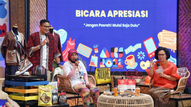 Menprarekraf Sandiaga Uno bertemu para pekerja seni dan UMKM saat acara Apresiasi Kreasi Indonesia (AKI) 2022 di Pontianak, Kalimantan Barat, Minggu (31/7/2022). Foto: Dok. Istimewa