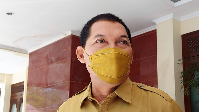 Wakil Wali Kota (Wawali) Solo, Teguh Prakosa, usai rapat koordinasi Satgas Penanganan COVID-19 di Balai Kota Solo, Senin (01/08/2022). FOTO: Fernando Fitusia