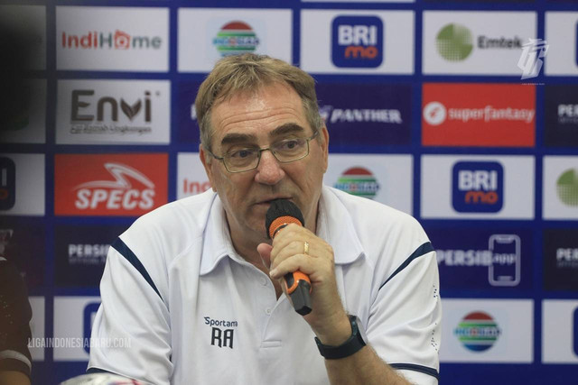 Pelatih Persib, Robert Rene Alberts. Foto: Situs web resmi Liga Indonesia Baru