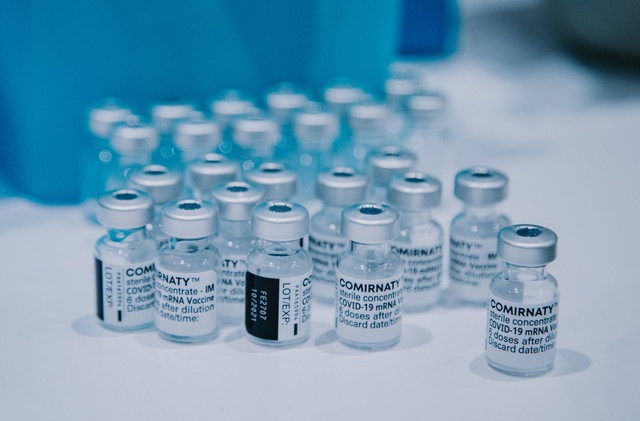 Ilustrasi vaksin Pfizer. Foto: Unsplash