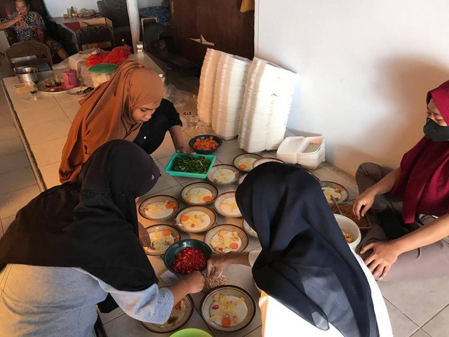 Nisa Aqidatul Fithri: Pembuatan Bubur dalam menyambut tahun baru Muharram