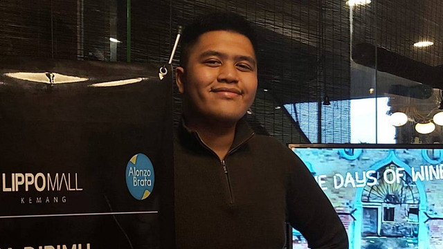 Penyanyi Alonzo Brata.  Foto: Giovanni/kumparan