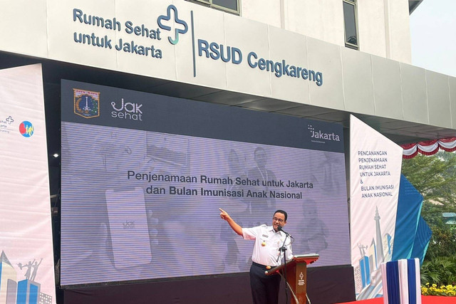 Gubernur DKI Jakarta Anies Baswedan mencanangkan perubahan nama rumah sakit menjadi Rumah Sehat Untuk Jakarta di RSUD Cengkareng, Jakarta Barat, Rabu (3/8/2022). Foto: Haya Syahira/kumparan