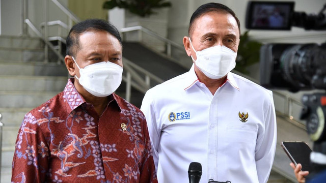 Menpora Zainudin Amali dan Ketua Umum PSSI Mochamad Iriawan usai bertemu Presiden Joko Widodo di Istana Merdeka, Jakarta, Rabu (3/8/2022). Foto: Biro Pers Sekretariat Presiden
