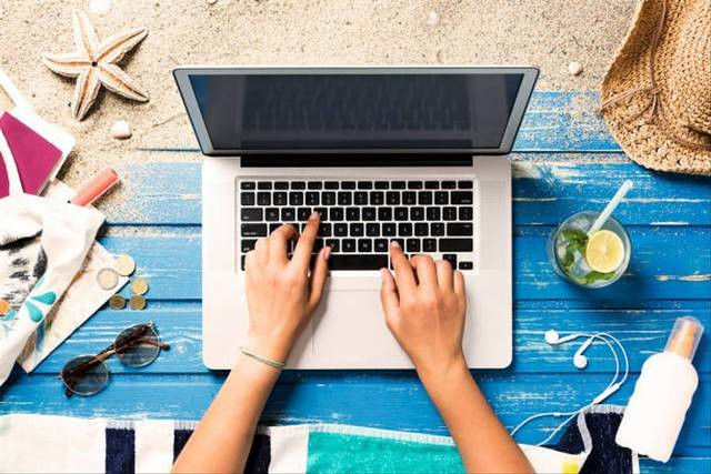 Ilustrasi sedang melihat RAM di laptop. Foto: Pixabay