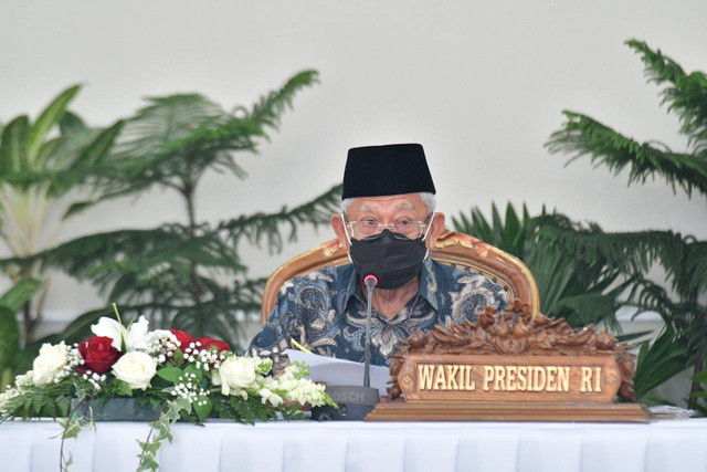 Wapres Ma'ruf Amin pimpin rapat pleno pengentasan kemiskinan ekstrem. Foto: Setwapres