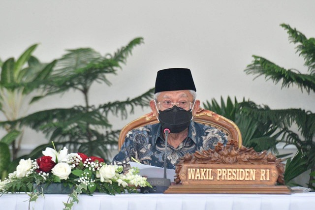 Wapres Ma'ruf Amin pimpin rapat pleno pengentasan kemiskinan ekstrem. Foto: Setwapres
