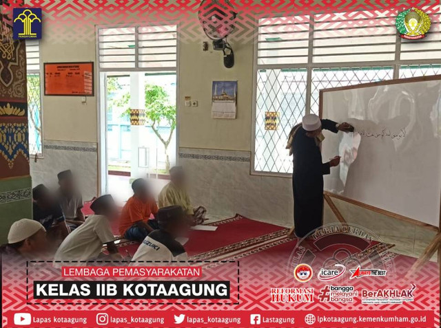 Peserta WBP sedang menyimak arahan dari Ustad pada Lomba Kaligrafi (Humas Lastagung)