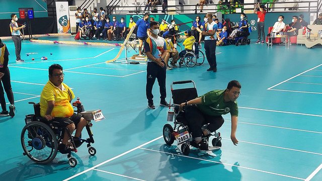 Atlet boccia ASEAN Para Games 2022 Indonesia bertanding di GOR FKOR UNS, Solo. FOTO: Fernando Fitusia