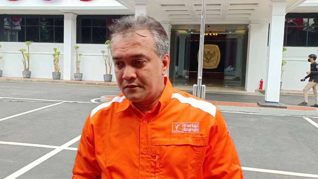 Ketua Timsus Pemenangan Partai Buruh Said Salahudin di Kantor KPU. Foto: Aprilandika Pratama/kumparan
