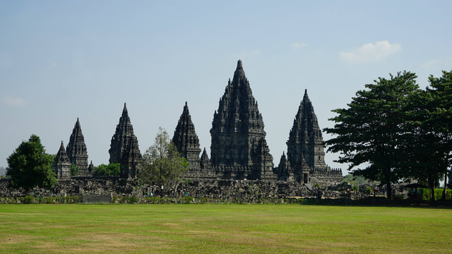 Tarif parkir candi prambanan, Photo by Afif Kusuma on Unsplash