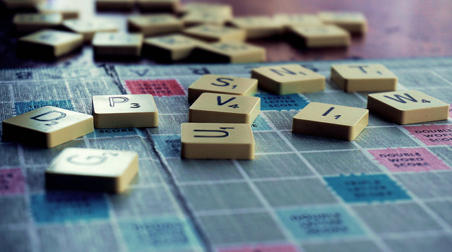 Ilustrasi Rel Bahasa Inggris, Foto Pexels Suzy Hazelwood
