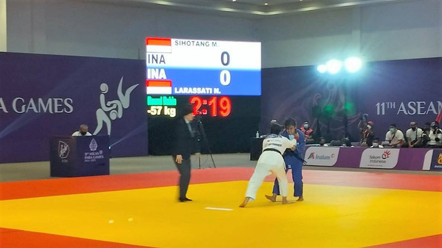 Pertandingan blind judo ASEAN Para Games 2022 di Convention Hall Terminal Tirtonadi, Solo, Rabu (03/08/2022). FOTO: Agung Santoso