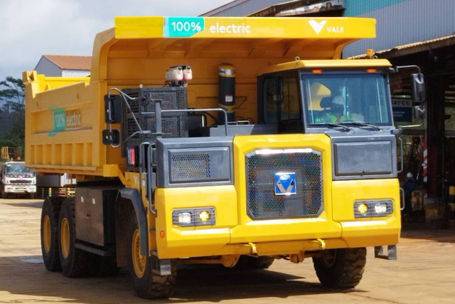 Truk listrik PT Vale Indonesia Tbk (INCO) yang digunakan untuk mengangkut hasil tambang nikel di Blok Sorowako, Luwu Timur, Kamis (4/8/2022). Foto: Angga Sukmawijaya/kumparan
