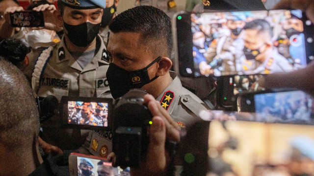 Kadiv Propam nonaktif Irjen Pol Ferdy Sambo saat tiba untuk menjalani pemeriksaan di Bareskrim Mabes Polri, Jakarta, Kamis (4/8/2022). Foto: Aprillio Akbar/ANTARA FOTO