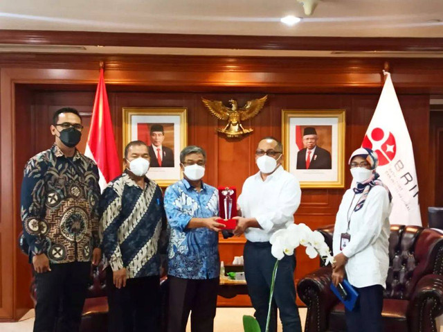 Penulis bersama Kepala BRIN (Badan Riset dan Inovasi Nasional). Foto: Dok. pribadi @a.saefuddin