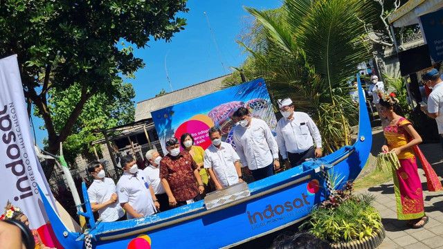Indosat Ooredoo Hutchison resmi meluncurkan program konservasi laut yang berkolaborasi dengan Kementerian Kelautan dan Perikanan (KKP) RI di Jembrana, Bali, Kamis (4/8). Foto: Muhammad Fikrie/kumparan