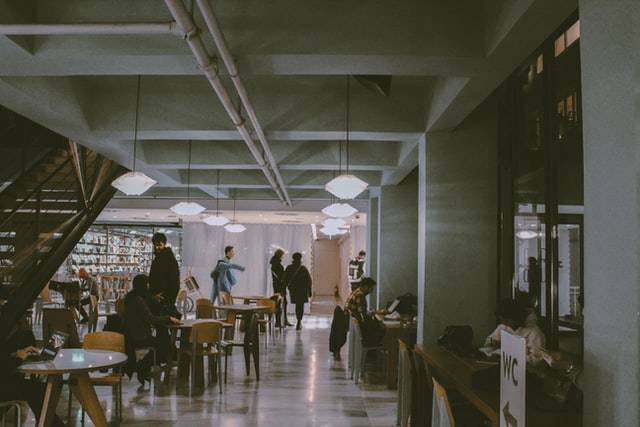 Sikap menutup diri dari masyarakat. Sumber: unsplash.com